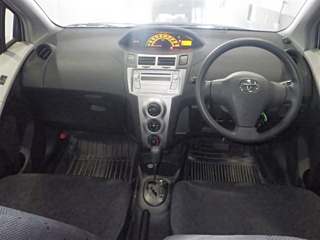TOYOTA VITZ 2010