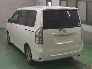 TOYOTA VOXY 2010