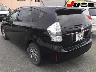 TOYOTA PRIUS ALPHA 2011