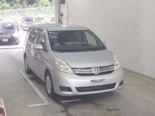 TOYOTA ISIS 2011