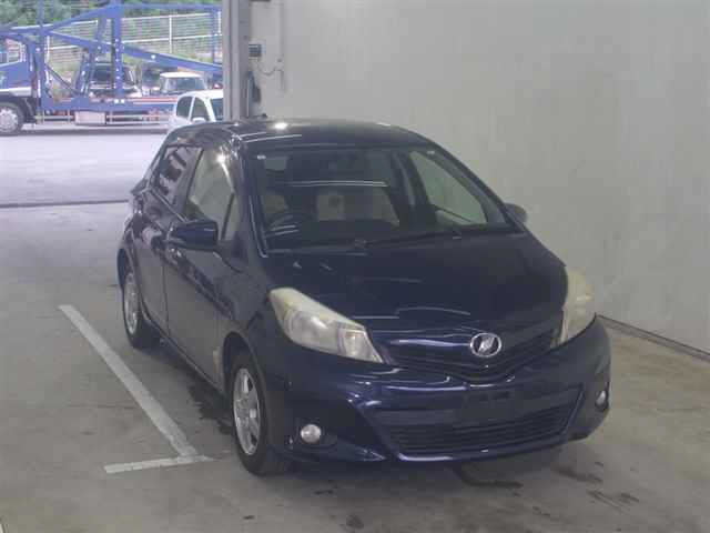 TOYOTA VITZ 2013