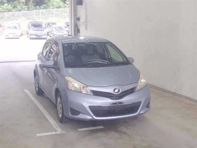 TOYOTA VITZ 2013