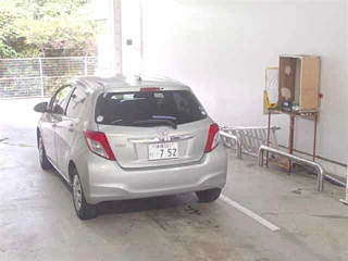 TOYOTA VITZ 2011