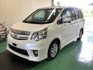 TOYOTA NOAH 2010