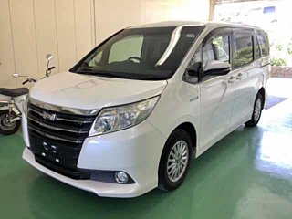TOYOTA NOAH 2014