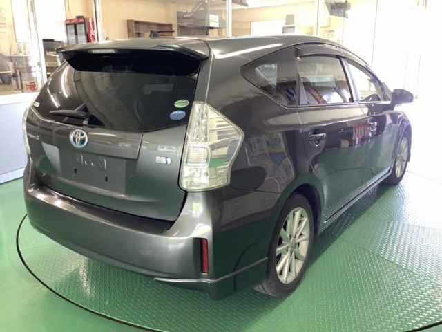 TOYOTA PRIUS ALPHA 2013