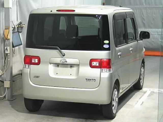 DAIHATSU TANTO 2012