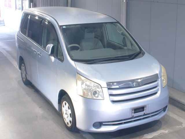 TOYOTA NOAH 2009