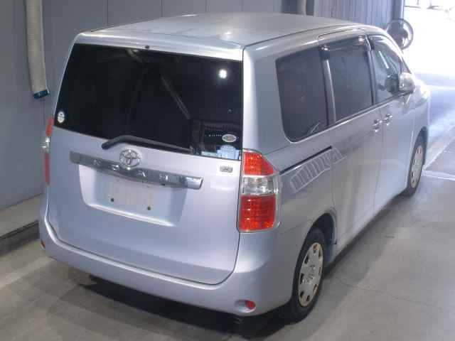 TOYOTA NOAH 2009