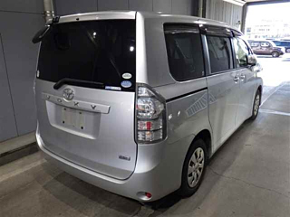 TOYOTA VOXY 2010
