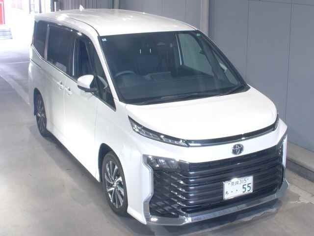 TOYOTA VOXY 2024