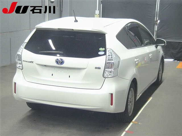 TOYOTA PRIUS ALPHA 2012