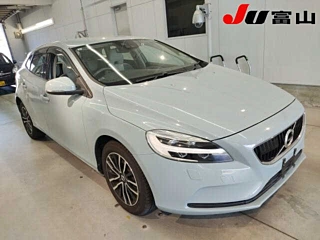 VOLVO V40 2019