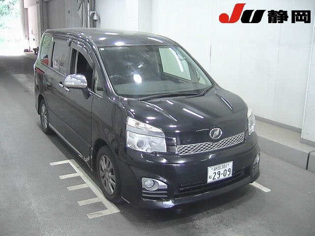 TOYOTA VOXY 2013