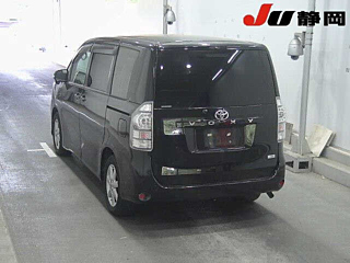 TOYOTA VOXY 2010