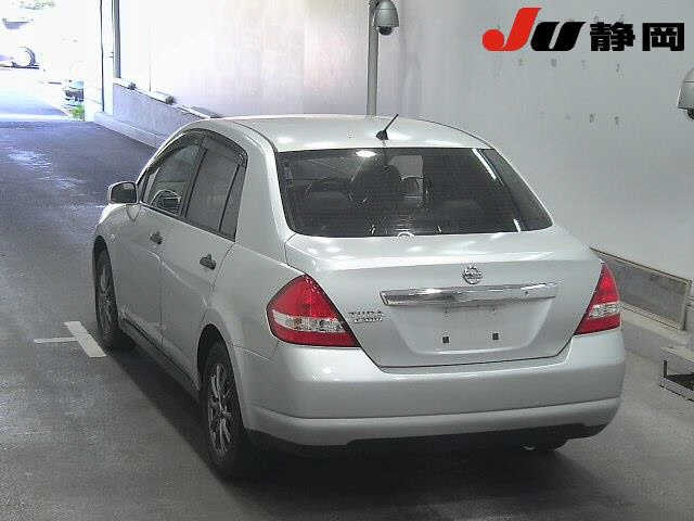 NISSAN TIIDA LATIO 2010