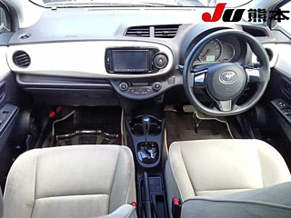TOYOTA VITZ 2014