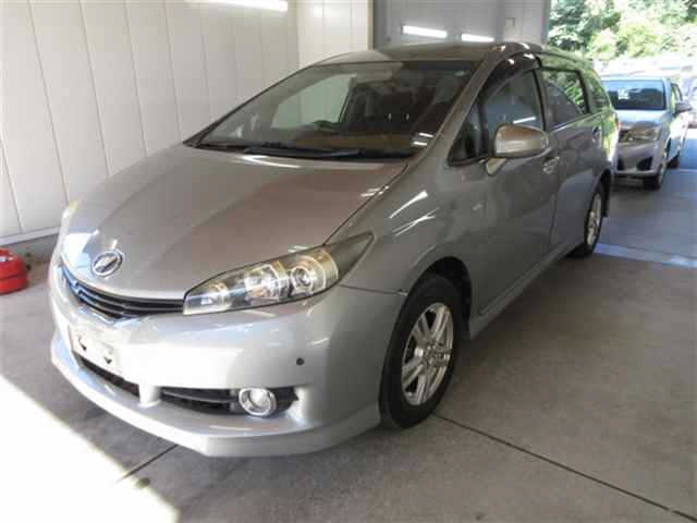 TOYOTA WISH 2011