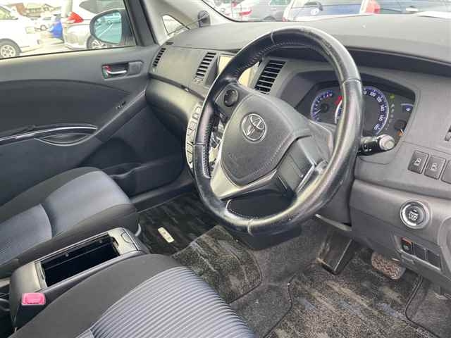 TOYOTA ISIS 2016