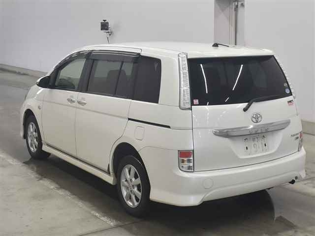 TOYOTA ISIS 2016