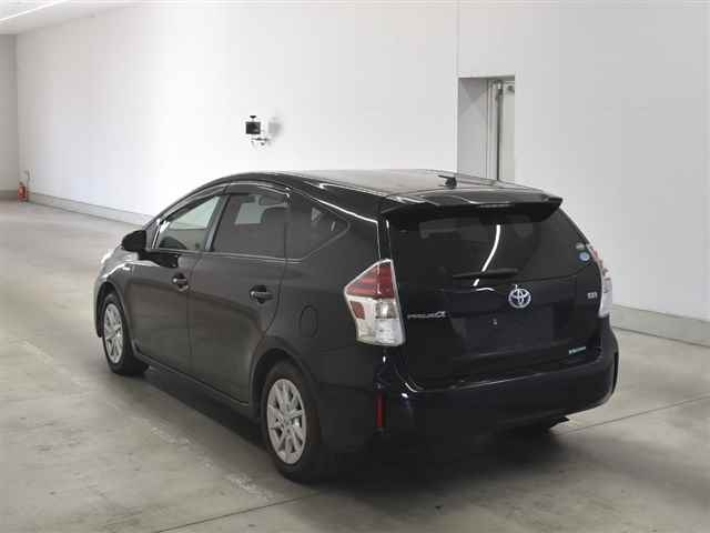 TOYOTA PRIUS ALPHA 2015