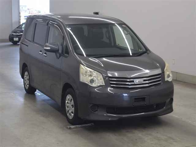 TOYOTA NOAH 2012