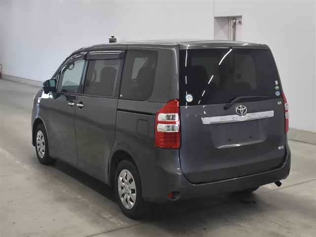 TOYOTA NOAH 2012