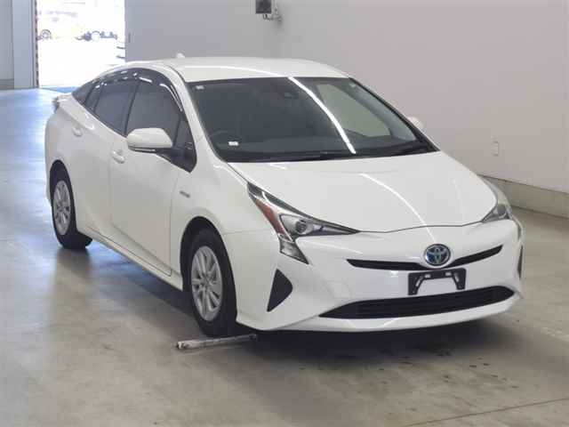 TOYOTA PRIUS 2018