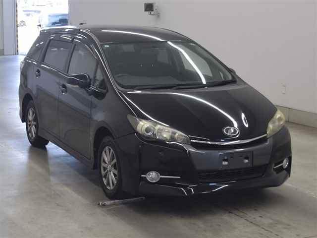 TOYOTA WISH 2013