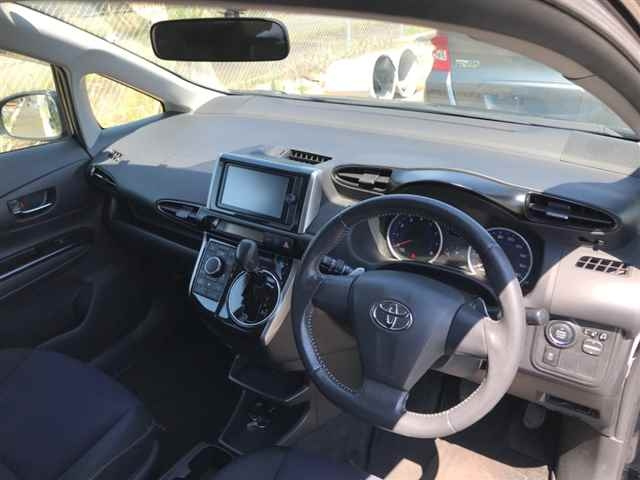 TOYOTA WISH 2013