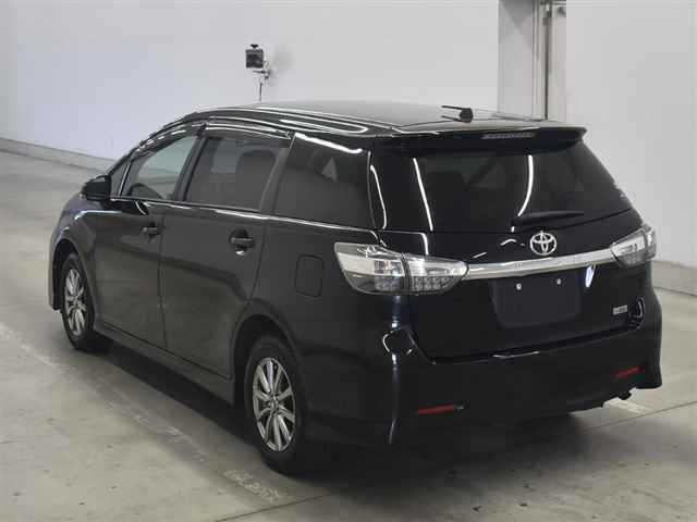 TOYOTA WISH 2013