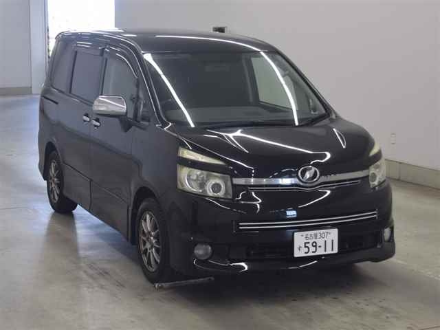 TOYOTA VOXY 2009