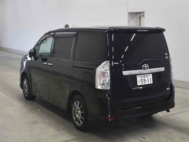 TOYOTA VOXY 2009