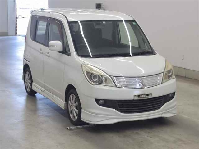 MITSUBISHI DELICA D2 2013