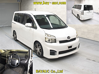 TOYOTA VOXY 2010