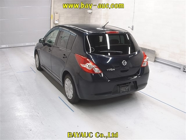 NISSAN TIIDA 2010