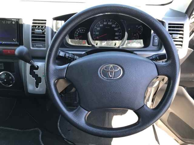TOYOTA HIACE 2012