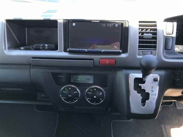 TOYOTA HIACE 2012