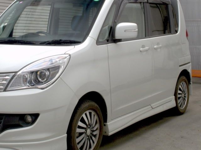 MITSUBISHI DELICA D2 2011