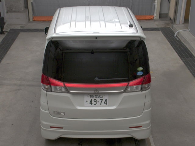 MITSUBISHI DELICA D2 2011