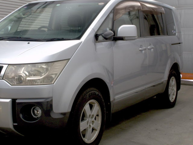 MITSUBISHI DELICA D5 2010