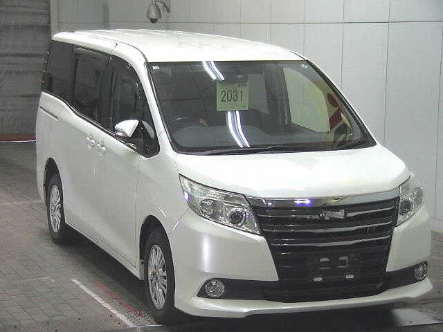 TOYOTA NOAH 2014