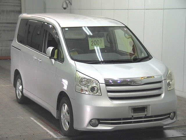 TOYOTA NOAH 2008