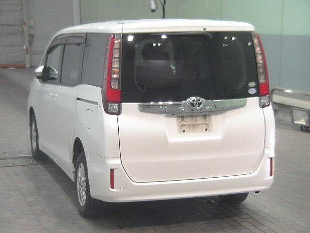 TOYOTA NOAH 2014