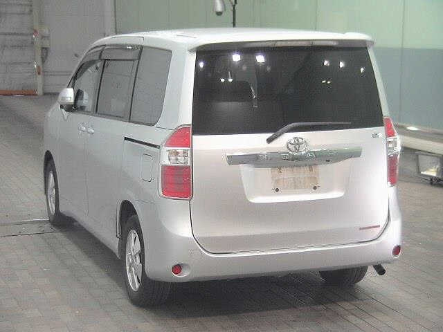 TOYOTA NOAH 2008