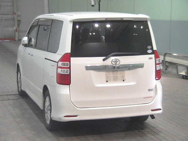 TOYOTA NOAH 2012