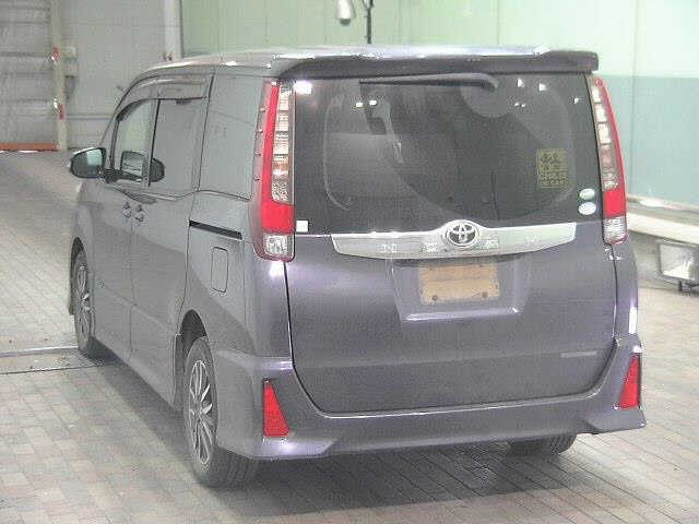 TOYOTA NOAH 2015