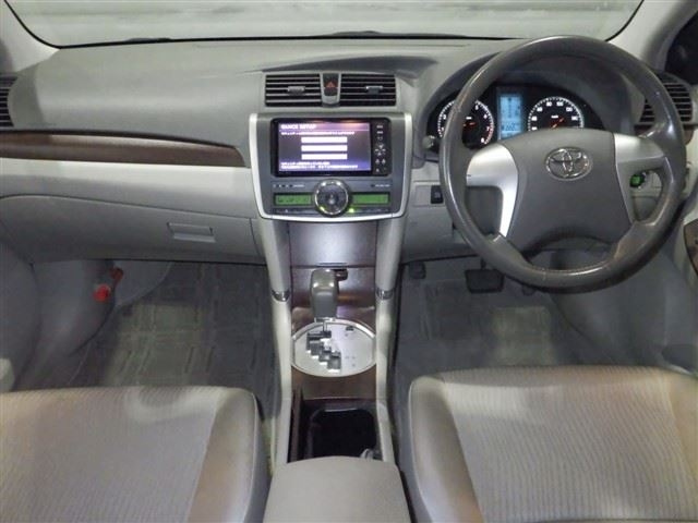 TOYOTA PREMIO 2011