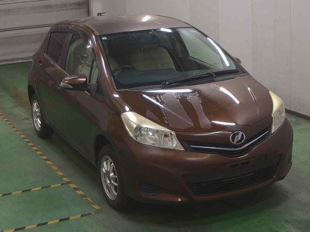 TOYOTA VITZ 2011