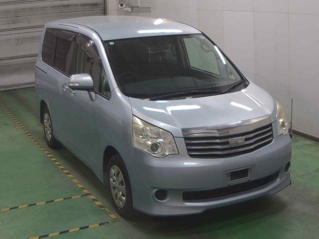 TOYOTA NOAH 2012